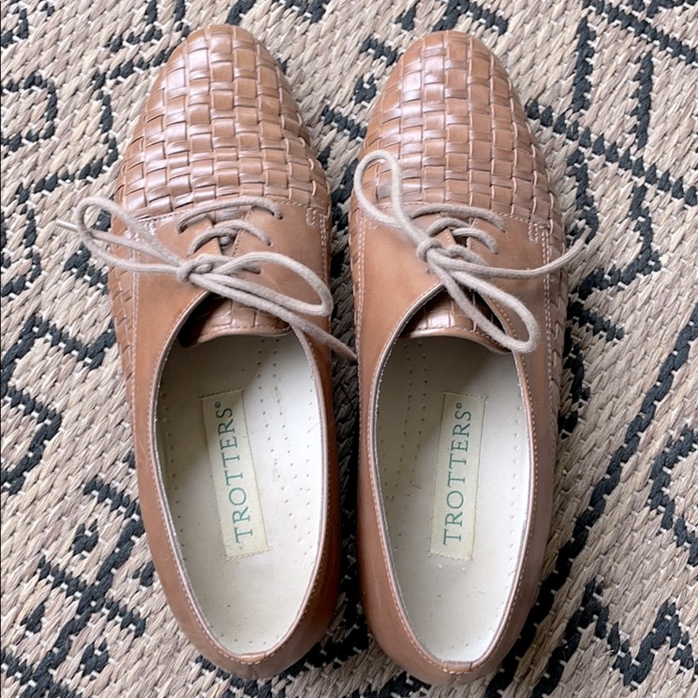Trotters Lizzie Derby Flat - Cognac